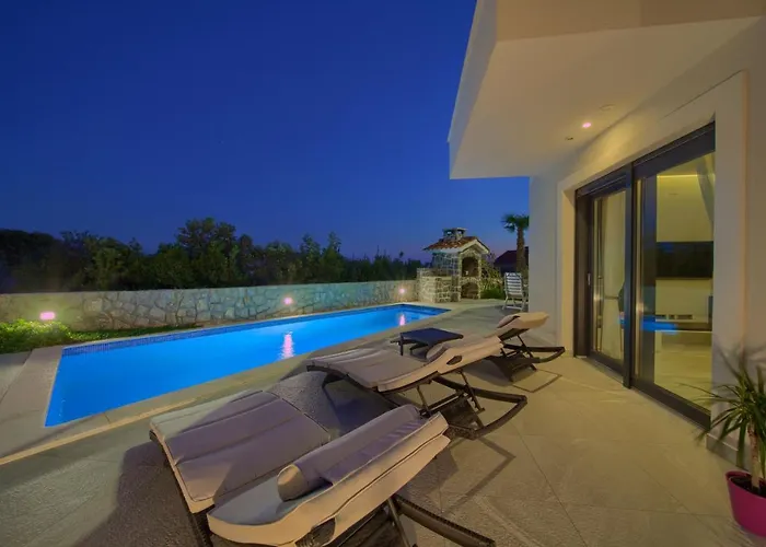 Ela - Town Krk Villa